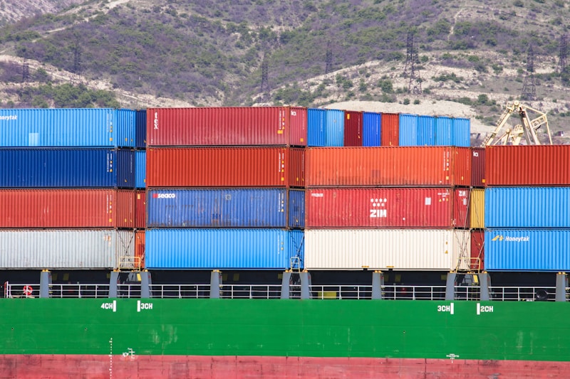 Container vessel chartering